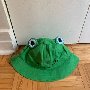 Trendy Green Frog Bucket Hat